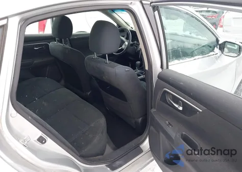 2015 Nissan Altima 2.5/2.5 S/2.5 Sl/2.5 Sv z USA, uszkodzony, nr VIN 1N4AL3AP1FN313665